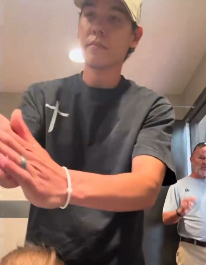 “Male Karen” Harasses Dad Helping His Daughter In Restroom Until Girl Cries, Gets Just Treatment From Manager “Male Karen” Harasses Dad Helping His Daughter In Restroom Until Girl Cries, Gets Just Treatment From Manager