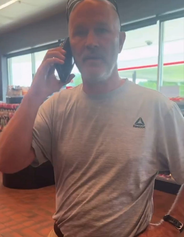 “Male Karen” Harasses Dad Helping His Daughter In Restroom Until Girl Cries, Gets Just Treatment From Manager “Male Karen” Harasses Dad Helping His Daughter In Restroom Until Girl Cries, Gets Just Treatment From Manager