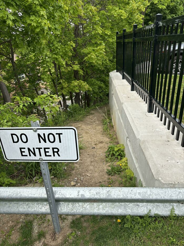 75 “Desire Paths” That Show Human Stubbornness In The Best Way Possible (New Pics) 75 “Desire Paths” That Show Human Stubbornness In The Best Way Possible (New Pics)