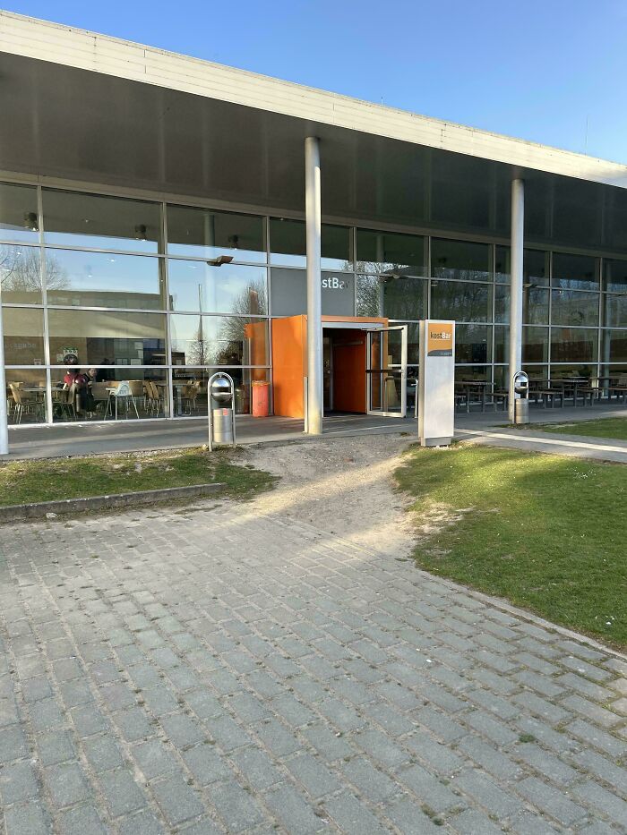 75 “Desire Paths” That Show Human Stubbornness In The Best Way Possible (New Pics) 75 “Desire Paths” That Show Human Stubbornness In The Best Way Possible (New Pics)