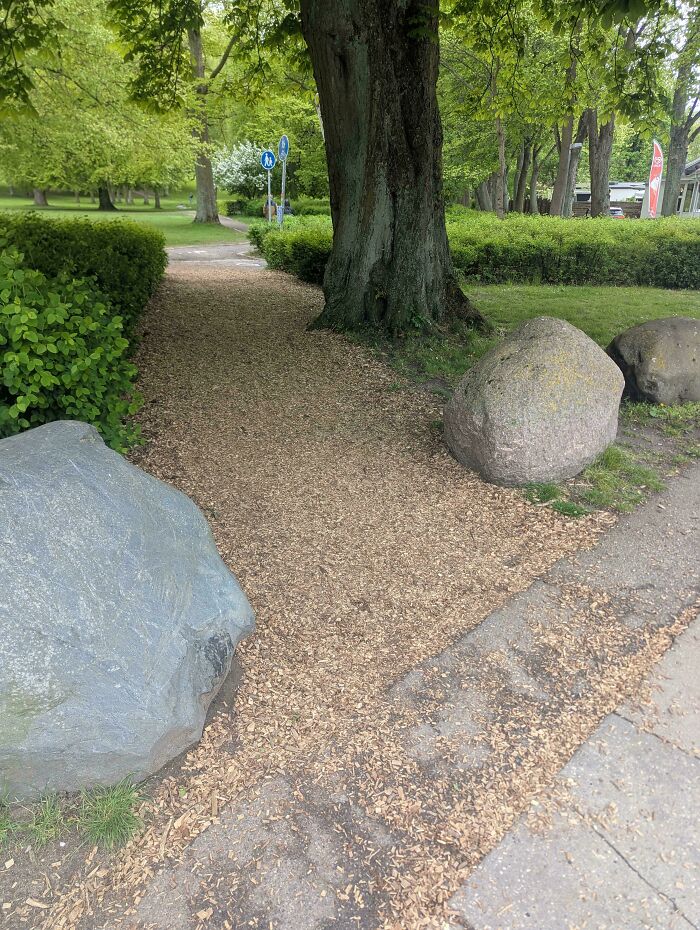 75 “Desire Paths” That Show Human Stubbornness In The Best Way Possible (New Pics) 75 “Desire Paths” That Show Human Stubbornness In The Best Way Possible (New Pics)