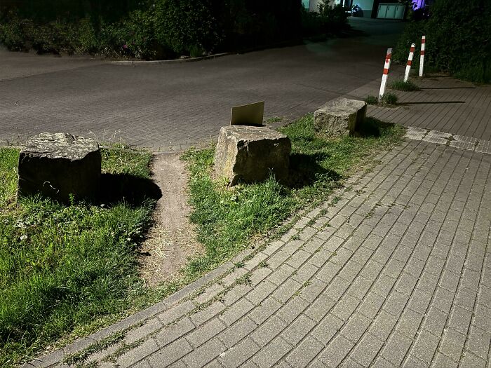75 “Desire Paths” That Show Human Stubbornness In The Best Way Possible (New Pics) 75 “Desire Paths” That Show Human Stubbornness In The Best Way Possible (New Pics)