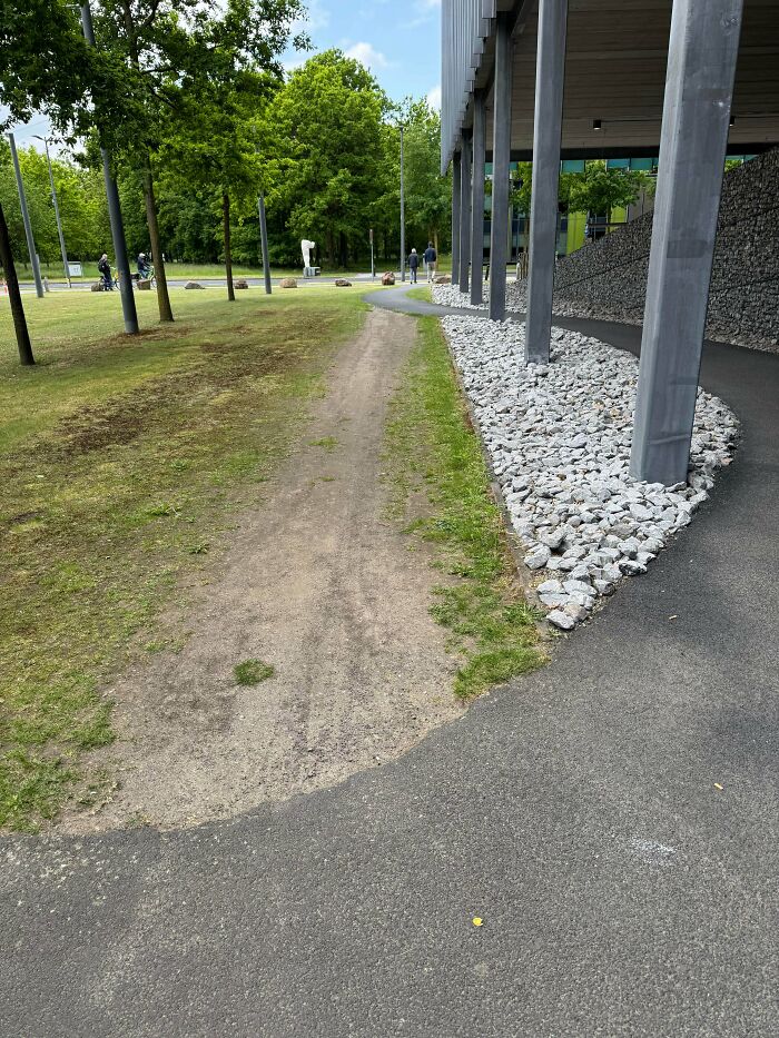 75 “Desire Paths” That Show Human Stubbornness In The Best Way Possible (New Pics) 75 “Desire Paths” That Show Human Stubbornness In The Best Way Possible (New Pics)