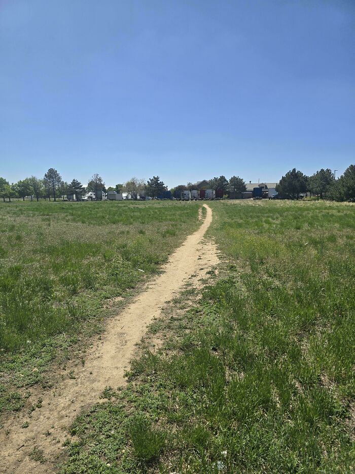 75 “Desire Paths” That Show Human Stubbornness In The Best Way Possible (New Pics) 75 “Desire Paths” That Show Human Stubbornness In The Best Way Possible (New Pics)