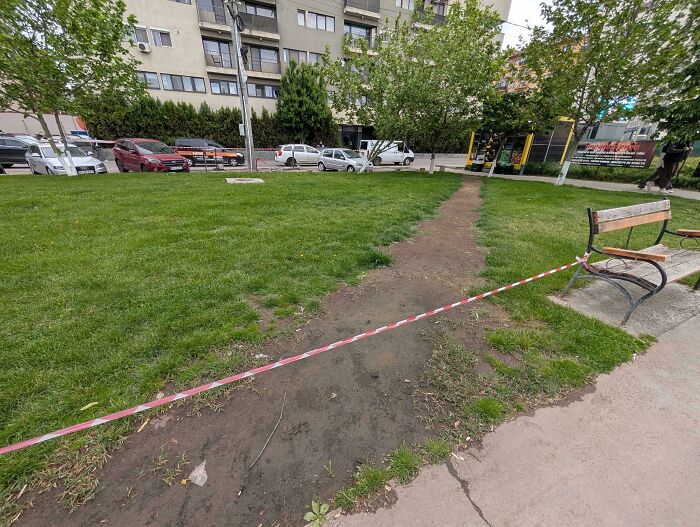 75 “Desire Paths” That Show Human Stubbornness In The Best Way Possible (New Pics) 75 “Desire Paths” That Show Human Stubbornness In The Best Way Possible (New Pics)