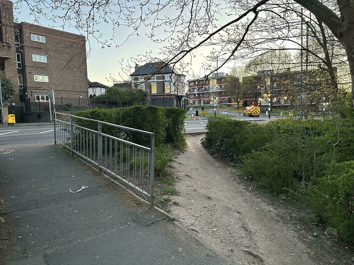 75 “Desire Paths” That Show Human Stubbornness In The Best Way Possible (New Pics) 75 “Desire Paths” That Show Human Stubbornness In The Best Way Possible (New Pics)