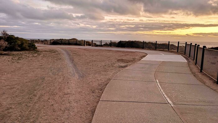 75 “Desire Paths” That Show Human Stubbornness In The Best Way Possible (New Pics) 75 “Desire Paths” That Show Human Stubbornness In The Best Way Possible (New Pics)