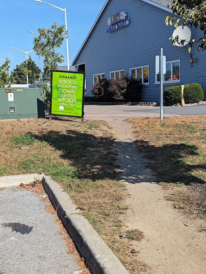 75 “Desire Paths” That Show Human Stubbornness In The Best Way Possible (New Pics) 75 “Desire Paths” That Show Human Stubbornness In The Best Way Possible (New Pics)