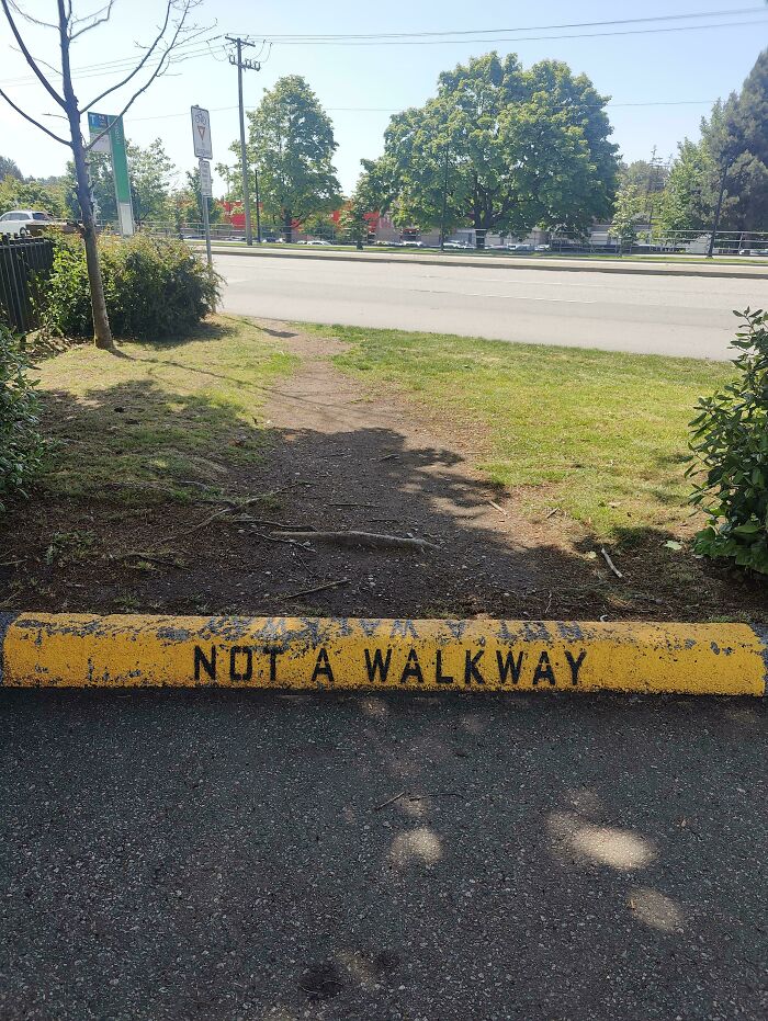 75 “Desire Paths” That Show Human Stubbornness In The Best Way Possible (New Pics) 75 “Desire Paths” That Show Human Stubbornness In The Best Way Possible (New Pics)