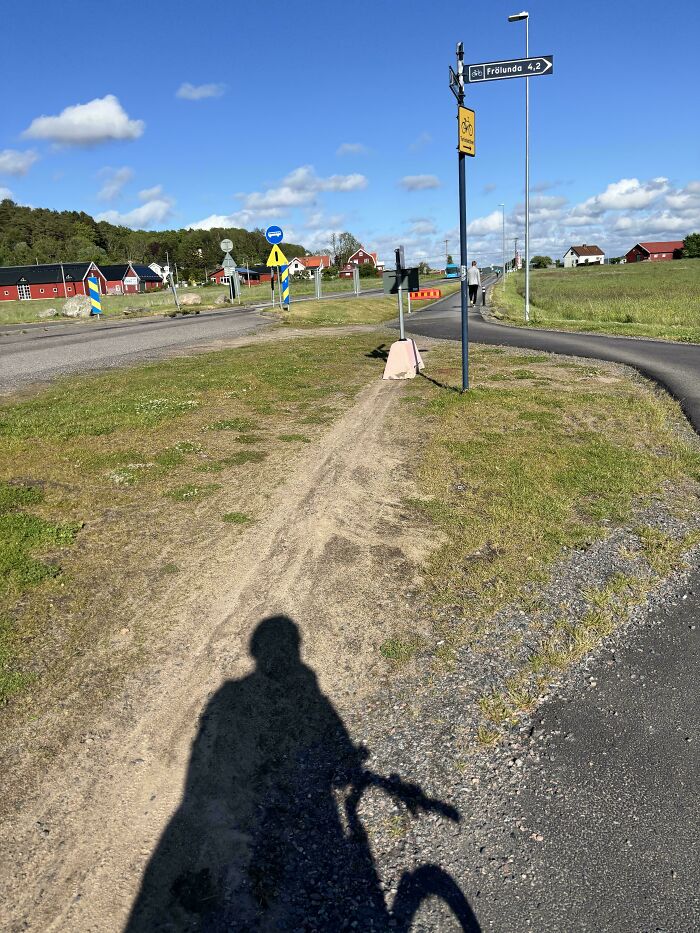 75 “Desire Paths” That Show Human Stubbornness In The Best Way Possible (New Pics) 75 “Desire Paths” That Show Human Stubbornness In The Best Way Possible (New Pics)