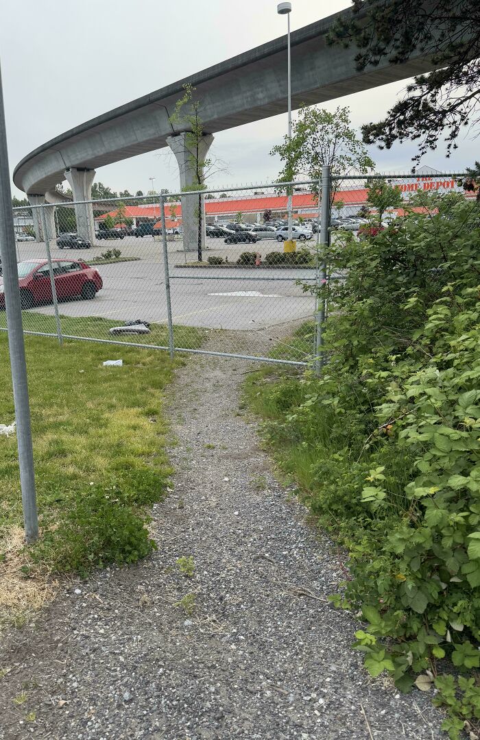 75 “Desire Paths” That Show Human Stubbornness In The Best Way Possible (New Pics) 75 “Desire Paths” That Show Human Stubbornness In The Best Way Possible (New Pics)