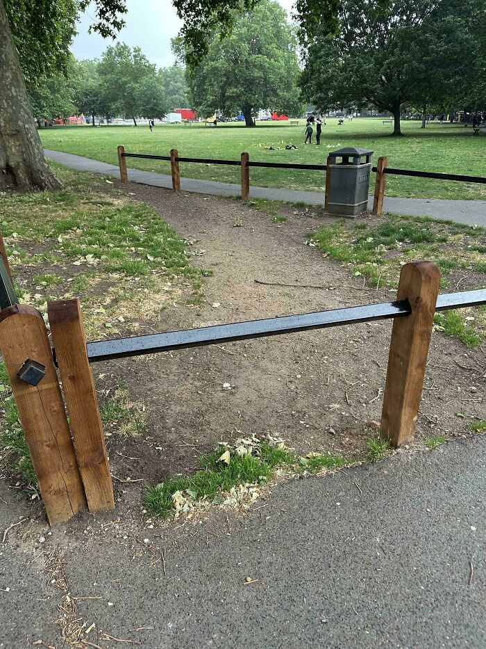 75 “Desire Paths” That Show Human Stubbornness In The Best Way Possible (New Pics) 75 “Desire Paths” That Show Human Stubbornness In The Best Way Possible (New Pics)