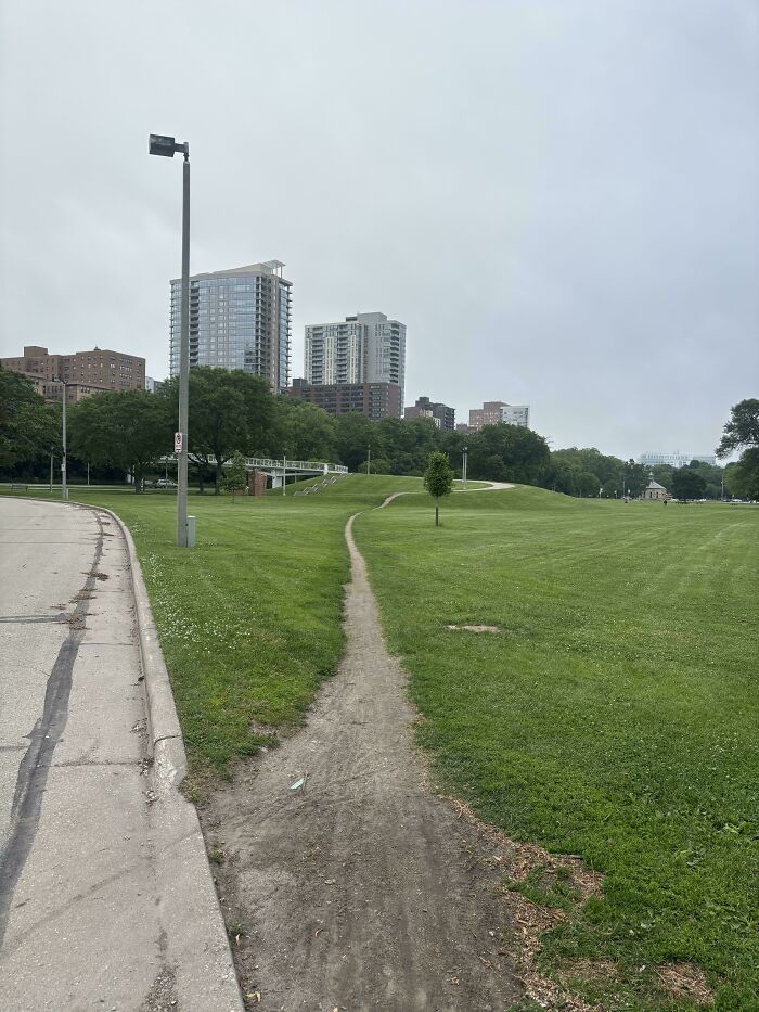 75 “Desire Paths” That Show Human Stubbornness In The Best Way Possible (New Pics) 75 “Desire Paths” That Show Human Stubbornness In The Best Way Possible (New Pics)