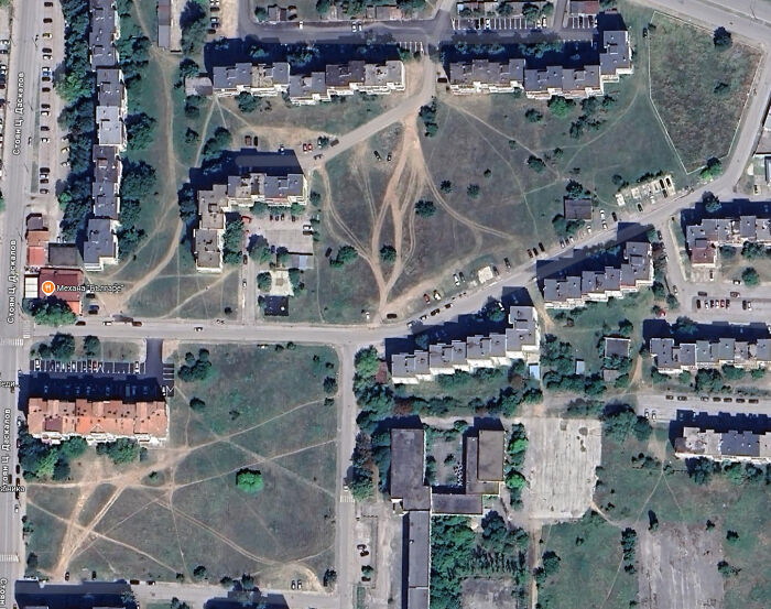 75 “Desire Paths” That Show Human Stubbornness In The Best Way Possible (New Pics) 75 “Desire Paths” That Show Human Stubbornness In The Best Way Possible (New Pics)