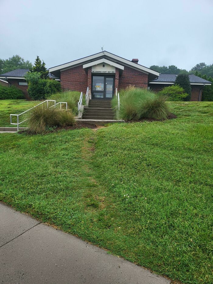 75 “Desire Paths” That Show Human Stubbornness In The Best Way Possible (New Pics) 75 “Desire Paths” That Show Human Stubbornness In The Best Way Possible (New Pics)