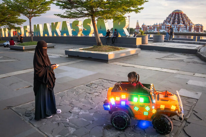 Photographer Reveals The Unseen Realities Of Our World, And Here Are His 30 New Shots