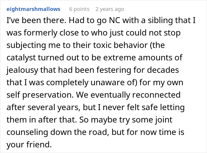 Woman Becomes Estranged From Beloved Brother After Fake Wedding Drama Destroys Trust Woman Becomes Estranged From Beloved Brother After Fake Wedding Drama Destroys Trust