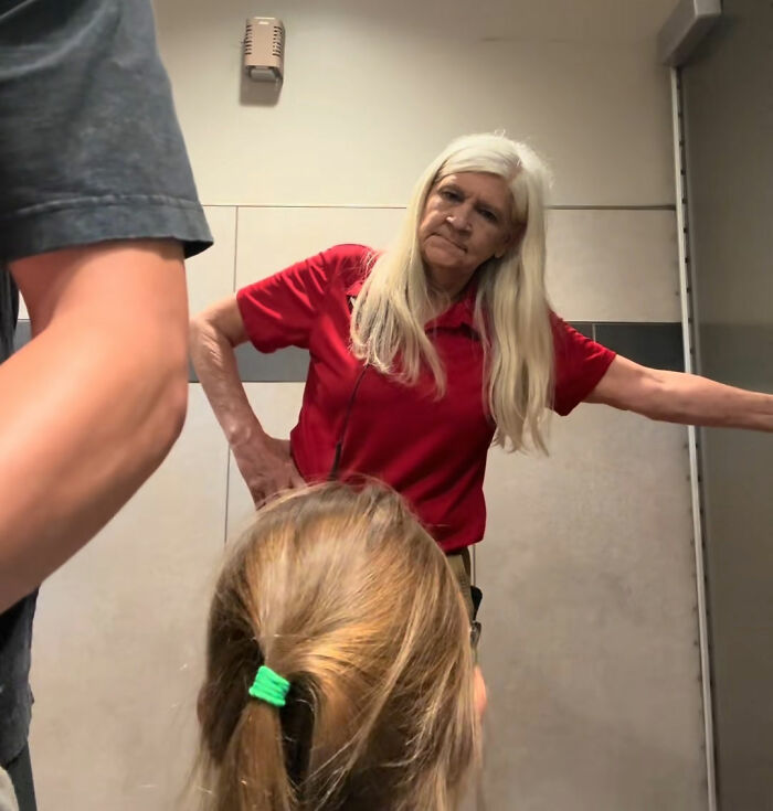 Dad Gives Update After “Male Karen” Harassed Him For Helping His Daughter In Women’s Restroom, Made Girl Cry Dad Gives Update After “Male Karen” Harassed Him For Helping His Daughter In Women’s Restroom, Made Girl Cry