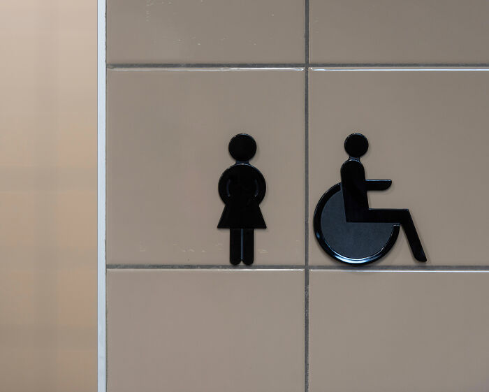 Dad Gives Update After “Male Karen” Harassed Him For Helping His Daughter In Women’s Restroom, Made Girl Cry Dad Gives Update After “Male Karen” Harassed Him For Helping His Daughter In Women’s Restroom, Made Girl Cry