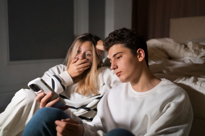 35 Disturbing Things People Learned About Their Friends That Made Them See Them Differently 35 Disturbing Things People Learned About Their Friends That Made Them See Them Differently