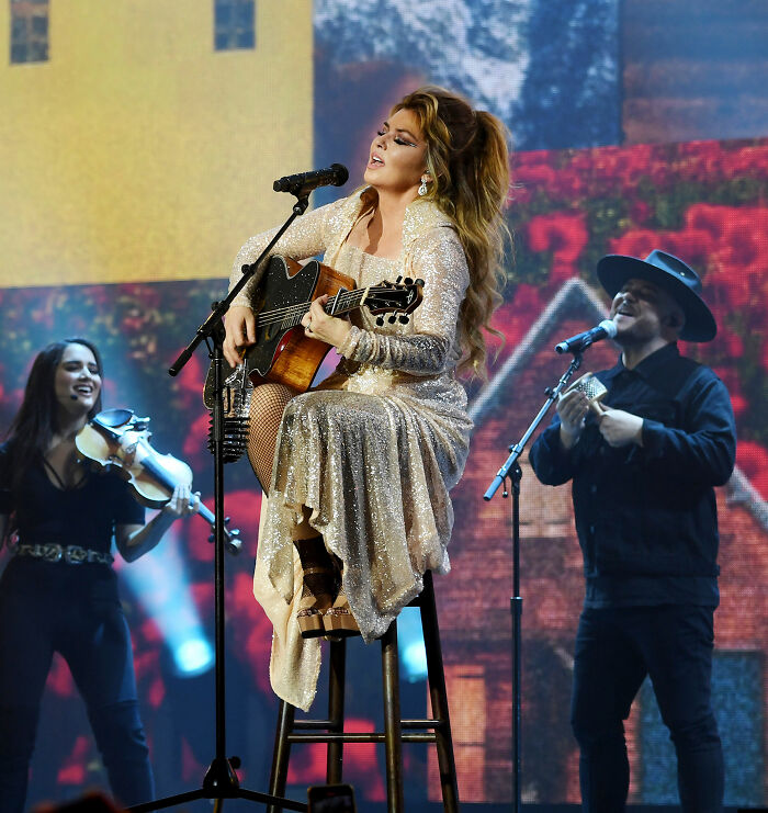 After Trying To Conform To Beauty Standards, Shania Twain Reveals Terrifying Side Effects Of Her Transformation After Trying To Conform To Beauty Standards, Shania Twain Reveals Terrifying Side Effects Of Her Transformation