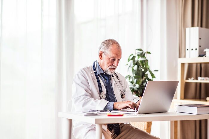 “Intense Stress And Burnout”: 55 Health Trends Doctors Wish They Saw Less Often “Intense Stress And Burnout”: 55 Health Trends Doctors Wish They Saw Less Often