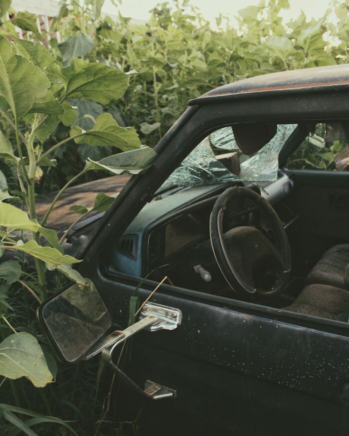 27 Stories About People Who Hid Their True Selves For Years