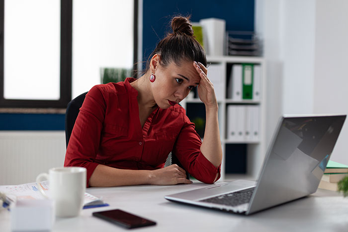 Impulsive Wife Keeps Quitting Jobs, Hubby Realizes His Trust Is Running Out As Fast As Their Cash Impulsive Wife Keeps Quitting Jobs, Hubby Realizes His Trust Is Running Out As Fast As Their Cash