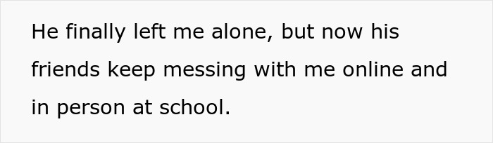 18YO Refuses To Have Dad Walk Her On Senior Night After He Held A Grudge Over One Stupid Argument 18YO Refuses To Have Dad Walk Her On Senior Night After He Held A Grudge Over One Stupid Argument