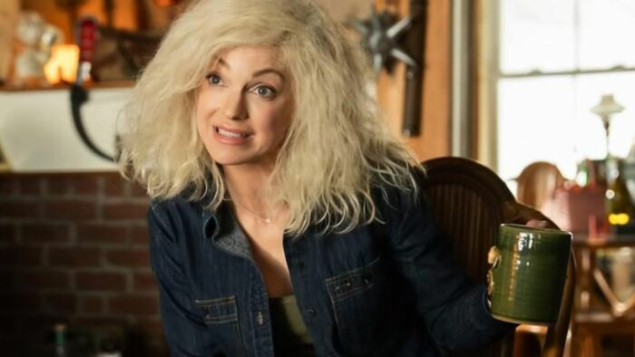 Anna Faris Breaks Silence On “Complicated” Reason For Her Shocking Exit From Hit Sitcom ‘Mom’ After 7 Seasons Anna Faris Breaks Silence On “Complicated” Reason For Her Shocking Exit From Hit Sitcom ‘Mom’ After 7 Seasons