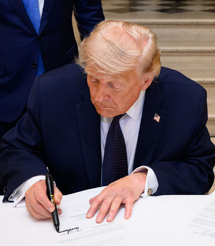 Leaked G7 Photos Spur Trump Health Concerns After Viewers Spot Bruises, Deep Gash Leaked G7 Photos Spur Trump Health Concerns After Viewers Spot Bruises, Deep Gash