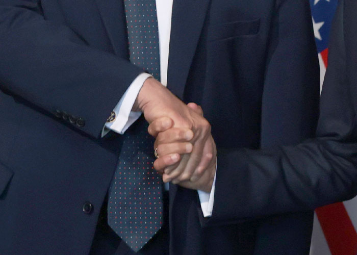 After Trump’s ‘De*d Fish’ Handshake With Macron Goes Viral, Body Language Experts Reveal Its Meaning After Trump’s ‘De*d Fish’ Handshake With Macron Goes Viral, Body Language Experts Reveal Its Meaning