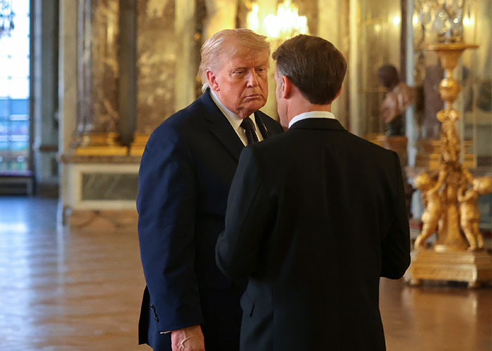 After Trump’s ‘De*d Fish’ Handshake With Macron Goes Viral, Body Language Experts Reveal Its Meaning After Trump’s ‘De*d Fish’ Handshake With Macron Goes Viral, Body Language Experts Reveal Its Meaning