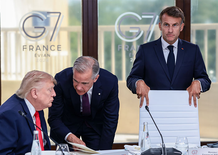 After Trump’s ‘De*d Fish’ Handshake With Macron Goes Viral, Body Language Experts Reveal Its Meaning After Trump’s ‘De*d Fish’ Handshake With Macron Goes Viral, Body Language Experts Reveal Its Meaning