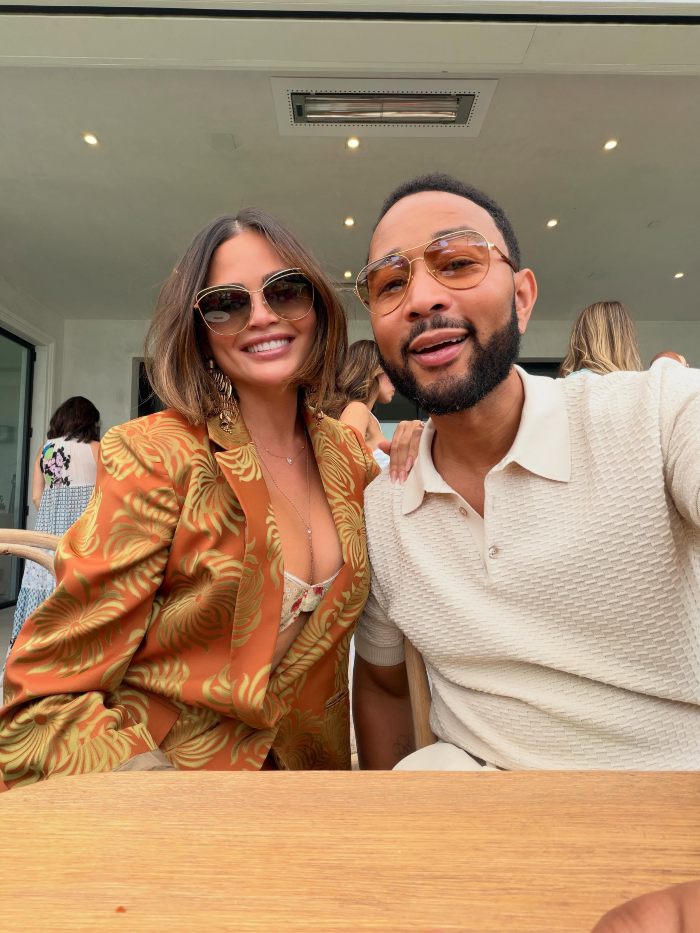 Chrissy Teigen Slammed For Move At Dad’s Funeral: “How Much Did The Magazine Give You?” Chrissy Teigen Slammed For Move At Dad’s Funeral: “How Much Did The Magazine Give You?”