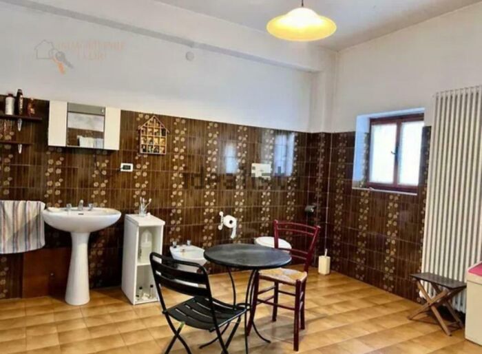 79 Unhinged Real Estate Listings That Should Come With A Trigger Warning 79 Unhinged Real Estate Listings That Should Come With A Trigger Warning