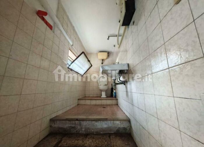79 Unhinged Real Estate Listings That Should Come With A Trigger Warning 79 Unhinged Real Estate Listings That Should Come With A Trigger Warning