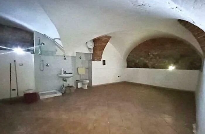 79 Unhinged Real Estate Listings That Should Come With A Trigger Warning 79 Unhinged Real Estate Listings That Should Come With A Trigger Warning