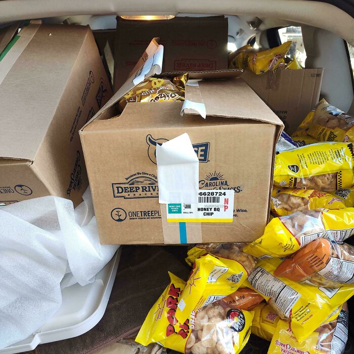 105 Times People Couldn’t Believe Their Luck While Dumpster Diving (New Pics) 105 Times People Couldn’t Believe Their Luck While Dumpster Diving (New Pics)
