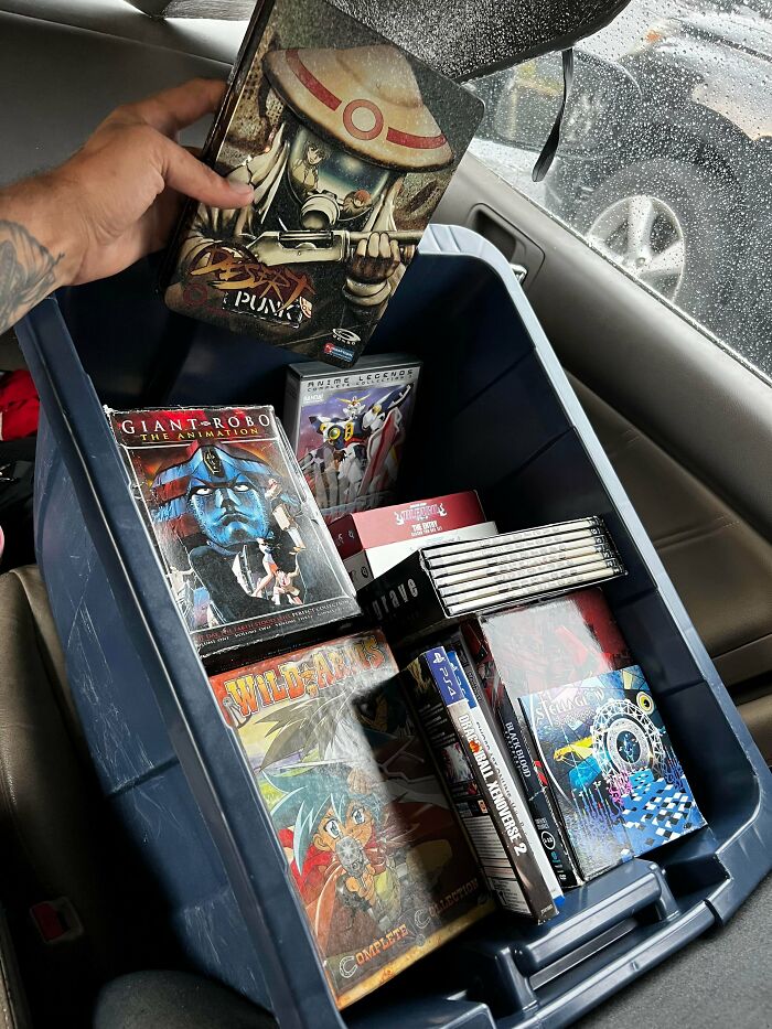 105 Times People Couldn’t Believe Their Luck While Dumpster Diving (New Pics) 105 Times People Couldn’t Believe Their Luck While Dumpster Diving (New Pics)