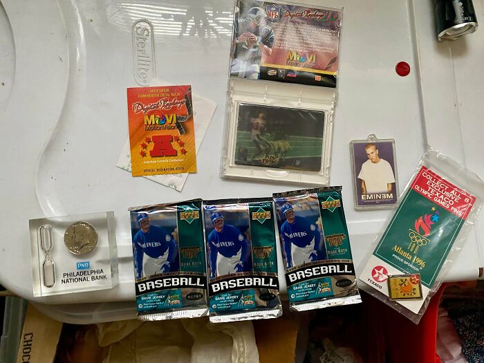 105 Times People Couldn’t Believe Their Luck While Dumpster Diving (New Pics) 105 Times People Couldn’t Believe Their Luck While Dumpster Diving (New Pics)
