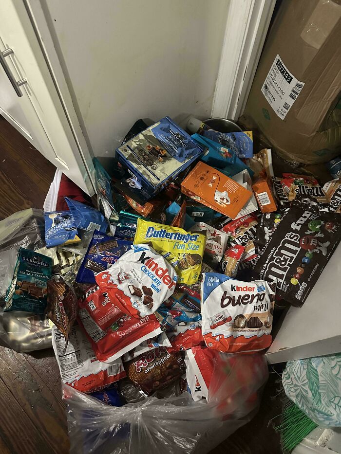 105 Times People Couldn’t Believe Their Luck While Dumpster Diving (New Pics) 105 Times People Couldn’t Believe Their Luck While Dumpster Diving (New Pics)