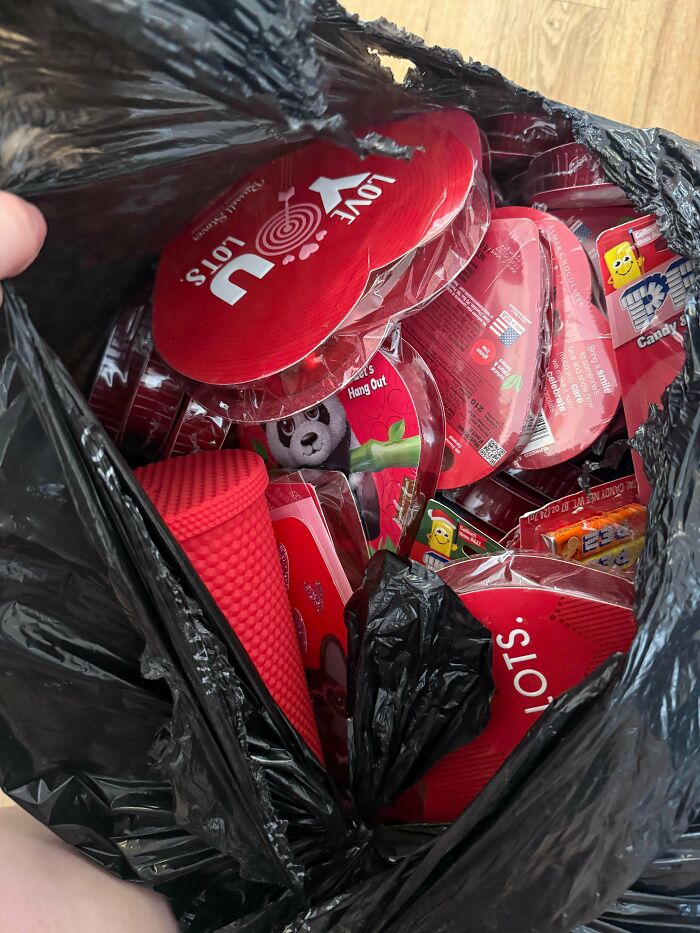 105 Times People Couldn’t Believe Their Luck While Dumpster Diving (New Pics) 105 Times People Couldn’t Believe Their Luck While Dumpster Diving (New Pics)