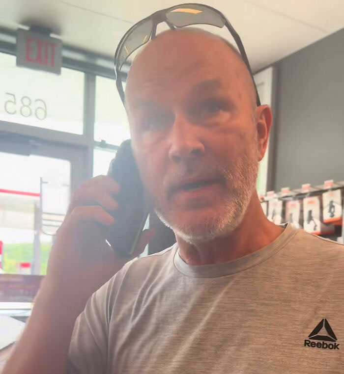 “Male Karen” Faces Karma After Harassing Dad For Helping Daughters In Women’s Restroom And Making Girl Cry “Male Karen” Faces Karma After Harassing Dad For Helping Daughters In Women’s Restroom And Making Girl Cry