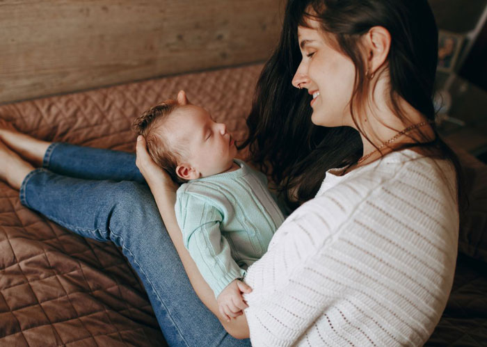 Pregnant Woman Asks Husband For Divorce After He Starts Grieving His Late Ex And Disappearing For Hours