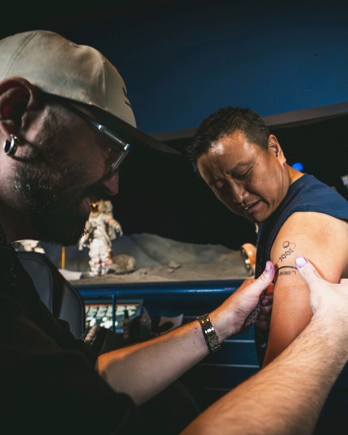 This Tattoo Artist Was Invited To Commemorate NASA’s Historic Artemis II Mission In A Truly Unique Way This Tattoo Artist Was Invited To Commemorate NASA’s Historic Artemis II Mission In A Truly Unique Way