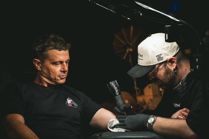 This Tattoo Artist Was Invited To Commemorate NASA’s Historic Artemis II Mission In A Truly Unique Way This Tattoo Artist Was Invited To Commemorate NASA’s Historic Artemis II Mission In A Truly Unique Way