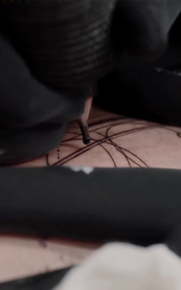 This Tattoo Artist Was Invited To Commemorate NASA’s Historic Artemis II Mission In A Truly Unique Way This Tattoo Artist Was Invited To Commemorate NASA’s Historic Artemis II Mission In A Truly Unique Way