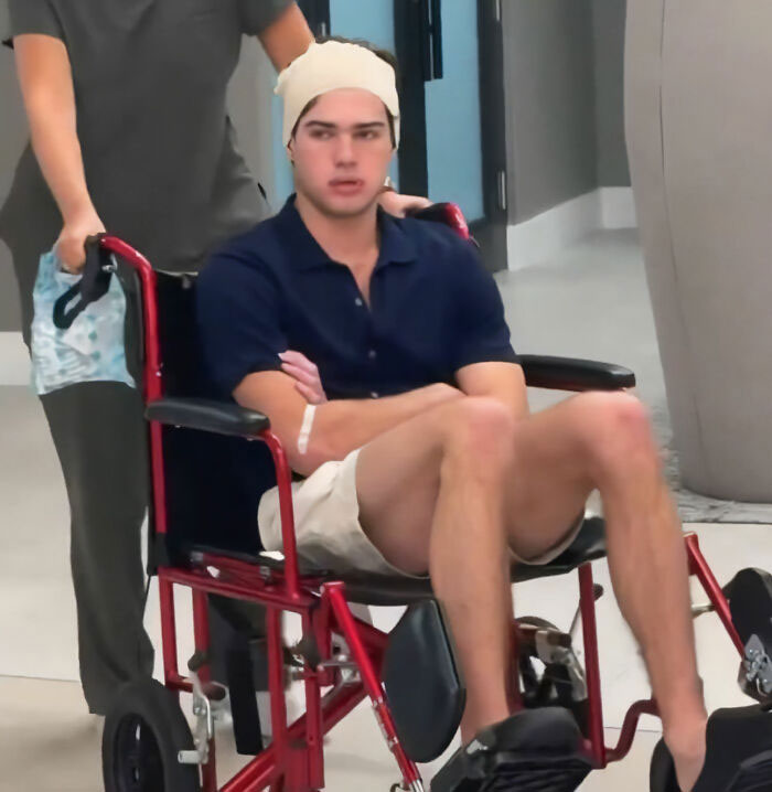 “Looksmaxxer” Clavicular Snubbed By Girls In The Street After Getting 4 Surgeries In 1 Month “Looksmaxxer” Clavicular Snubbed By Girls In The Street After Getting 4 Surgeries In 1 Month
