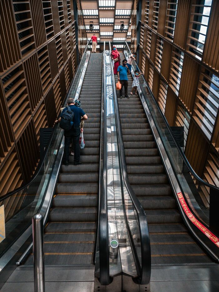 “Wyoming Only Has 2 Escalators”: 52 Facts That Are Somehow True, Despite How Crazy They Sound “Wyoming Only Has 2 Escalators”: 52 Facts That Are Somehow True, Despite How Crazy They Sound